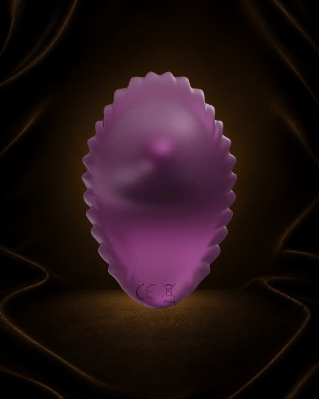 Vibrador de bragas Éxtasis Boutique Pearl morado de silicona con acabado perlado y control de aplicación.
