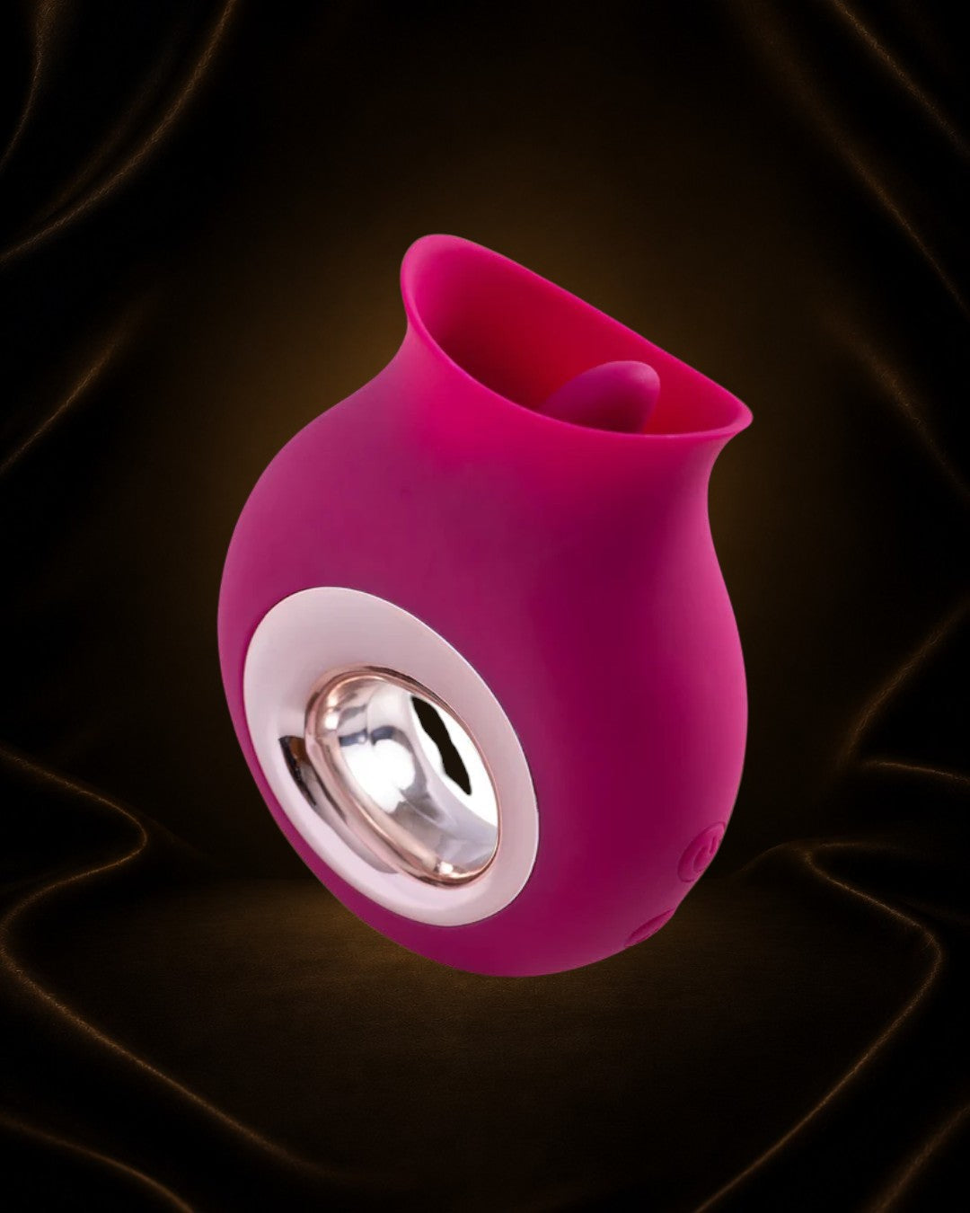 Éxtasis Boutique Alvina vibrador para clítoris de silicona color fucsia con detalles metálicos y múltiples modos de vibración.