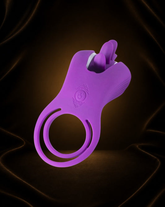Anillo vibrador morado Éxtasis Boutique con doble anillo y estimulador clitoriano para parejas.