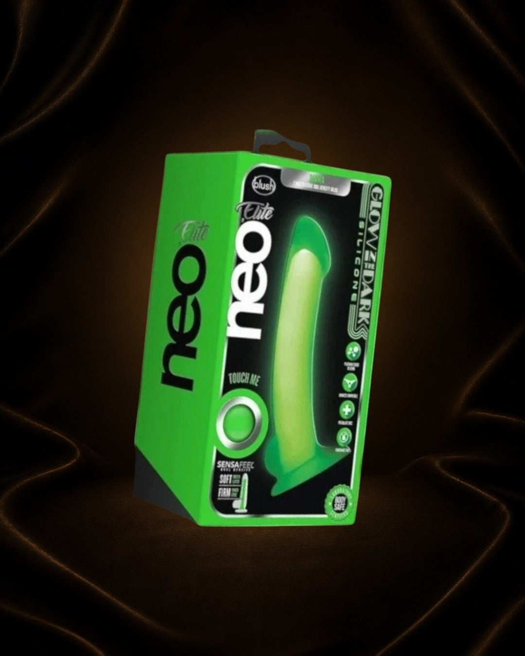 Dildo Neo Elite Glow in the Dark de silicona premium de Éxtasis Boutique, con doble densidad y núcleo firme.