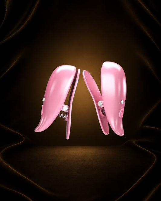 Éxtasis Boutique estimulador de pezones rosa con pinzas ajustables y 10 funciones de vibración, acabado satinado, resistente al agua.